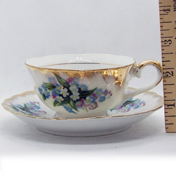 VTG Japanese teacup and saucer set, with a Forget-Me-Not floral pattern and gold - Picture 6 of 11